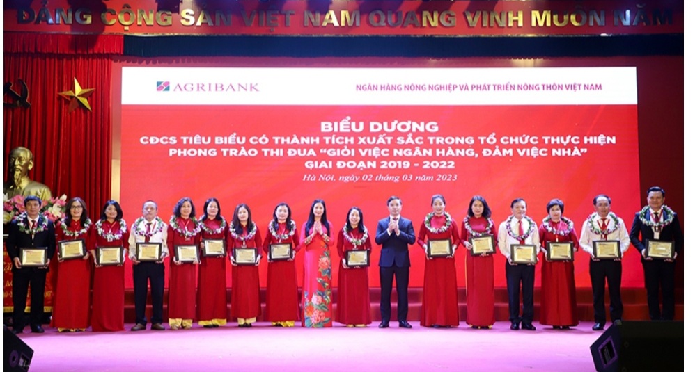 Công đoàn cơ sở Agribank tỉnh Đắk Lắk và nhiều cá nhân được vinh danh trong phong trào thi đua phụ nữ 2 giỏi