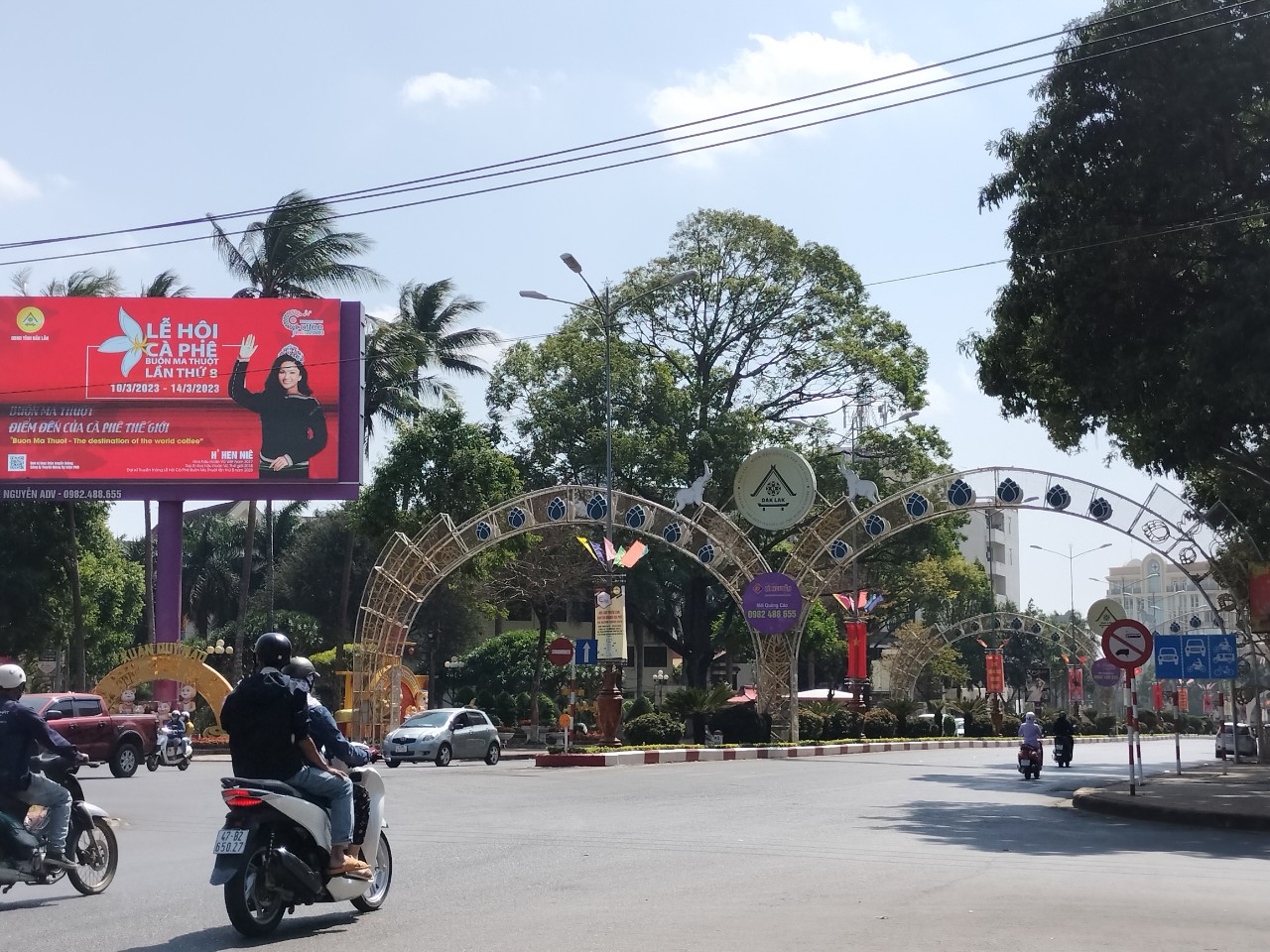Bố trí điểm giữ xe phục vụ nhân dân và du khách dịp Lễ hội Cà phê Buôn Ma Thuột lần thứ 8 năm 2023.