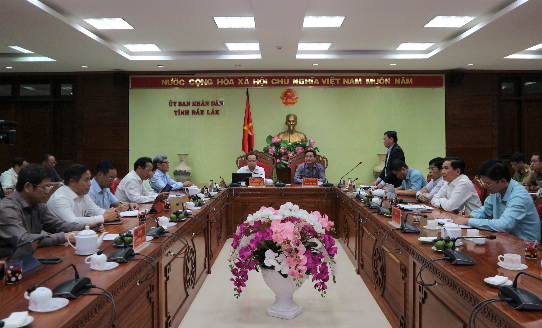 Đại học Quốc gia thành phố Hồ Chí Minh làm việc với UBND tỉnh về chuyển đổi số.