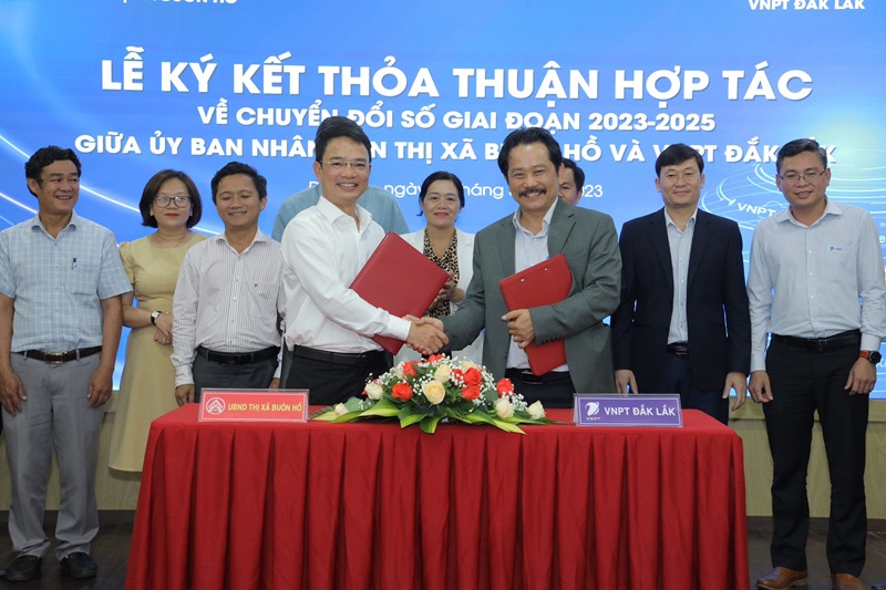 UBND Thị xã Buôn Hồ và VNPT Đắk Lắk ký kết thỏa thuận hợp tác triển khai cải cách hành chính, chuyển đổi số giai đoạn 2023 – 2025.
