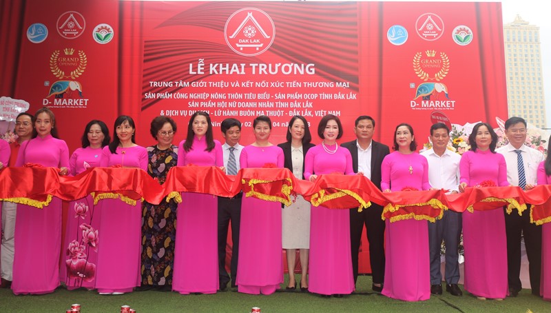 Khai trương Trung tâm giới thiệu và xúc tiến thương mại tại TP. Móng Cái, tỉnh Quảng Ninh.