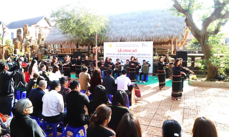 Hỗ trợ Buôn Kuốp và Buôn Trí phát triển du lịch cộng đồng năm 2023