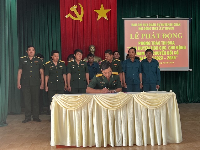 Ban Chỉ huy Quân sự huyện M'Drắk phát động đợt thi đua chuyển đổi số