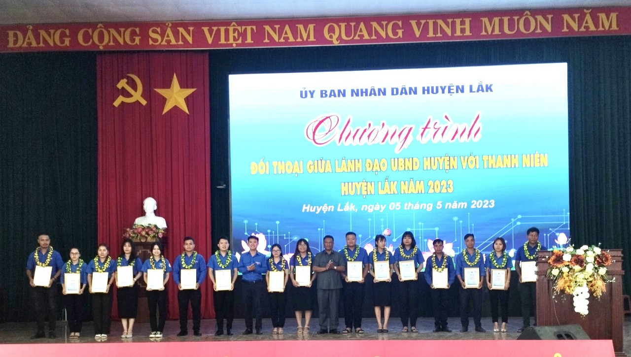 Huyện Lắk tổ chức đối thoại giữa lãnh đạo UBND huyện với thanh niên