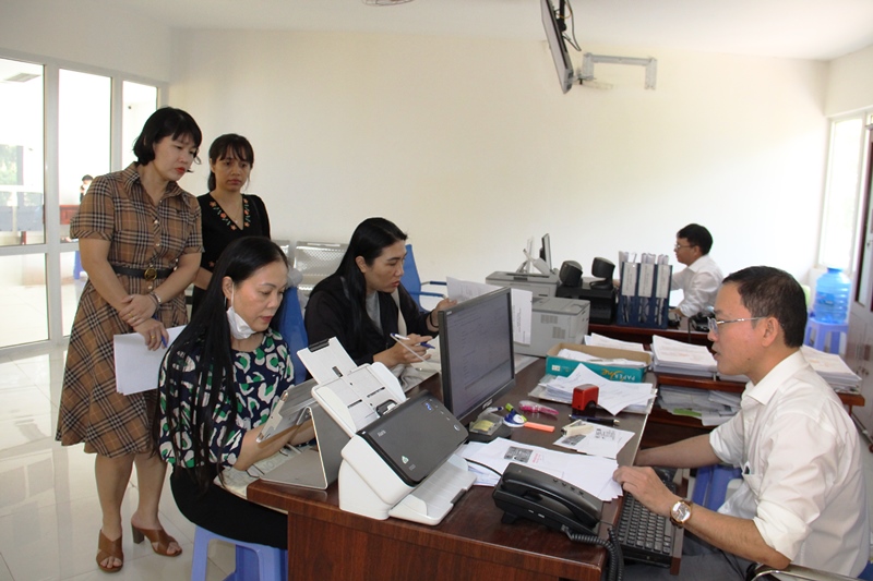 Đắk Lắk giảm tình trạng “ùn tắc” trong cấp phiếu lý lịch tư pháp qua kênh bưu chính