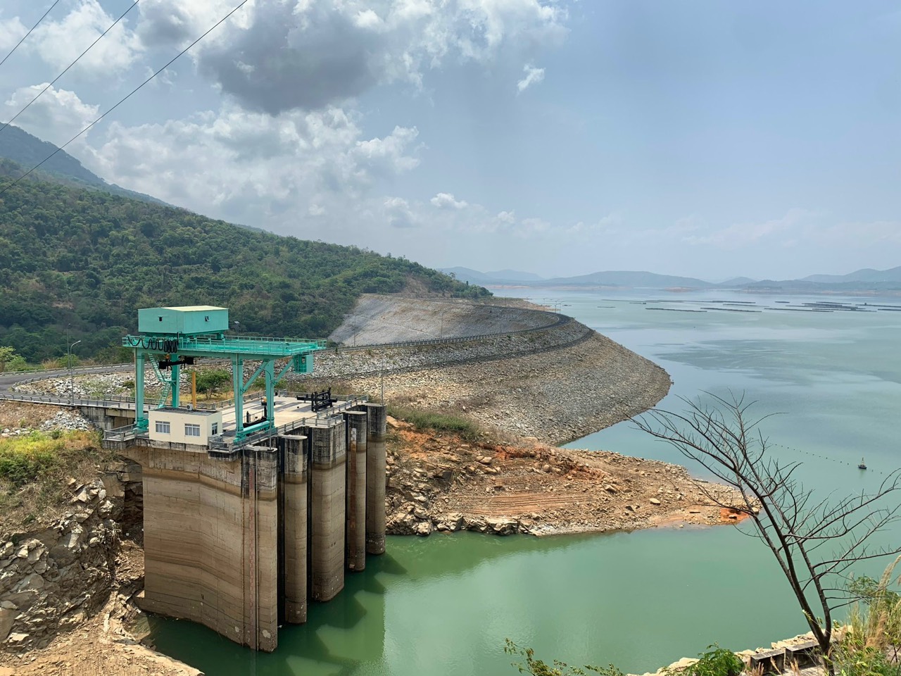 Điều chỉnh lưu lượng xả hồ chứa Thuỷ điện Buôn Tua Srah cấp nước cho hạ du trong mùa cạn năm 2023.