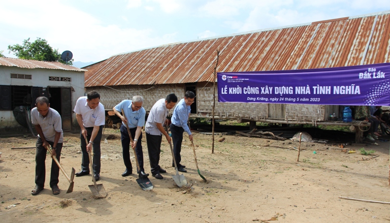 Khởi công xây dựng nhà Tình nghĩa tại huyện Lắk