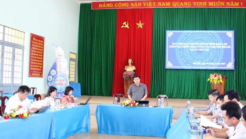Kiểm tra công tác chuyển đổi số tại UBND xã Phú Lộc, huyện Krông Năng