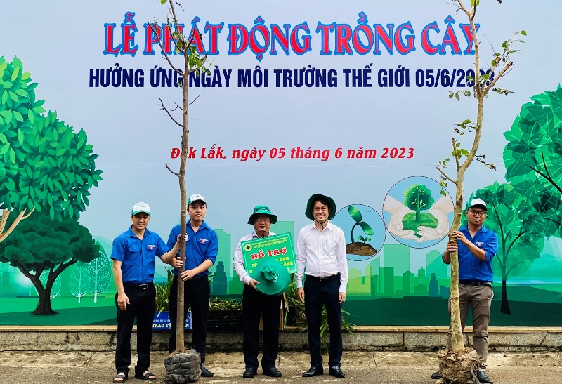 Bảo tàng Đắk Lắk phát động trồng cây hưởng ứng Ngày môi trường thế giới 05/6