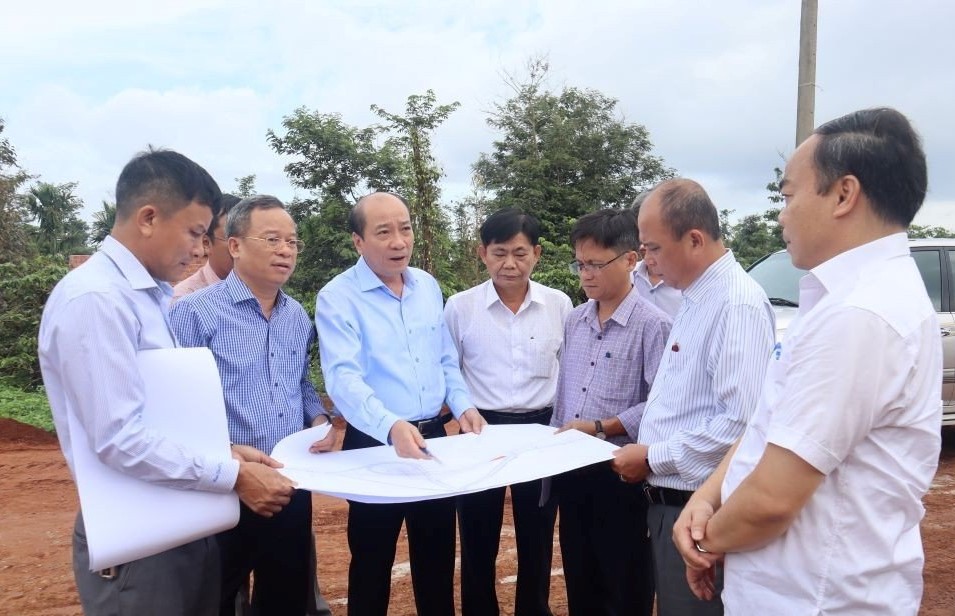 Chủ tịch UBND tỉnh Phạm Ngọc Nghị kiểm tra vị trí dự kiến khởi công Dự án đường bộ cao tốc Khánh Hòa – Buôn Ma Thuột
