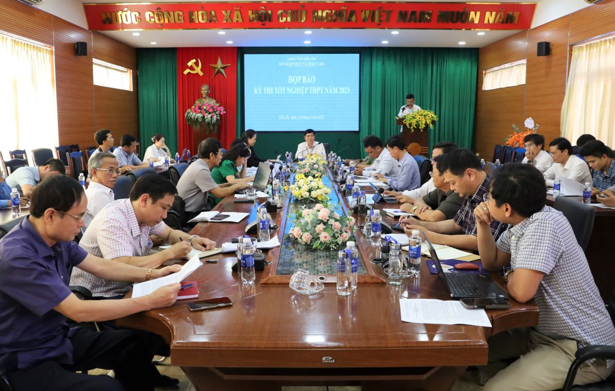 Họp báo về Kỳ thi tốt nghiệp THPT năm 2023