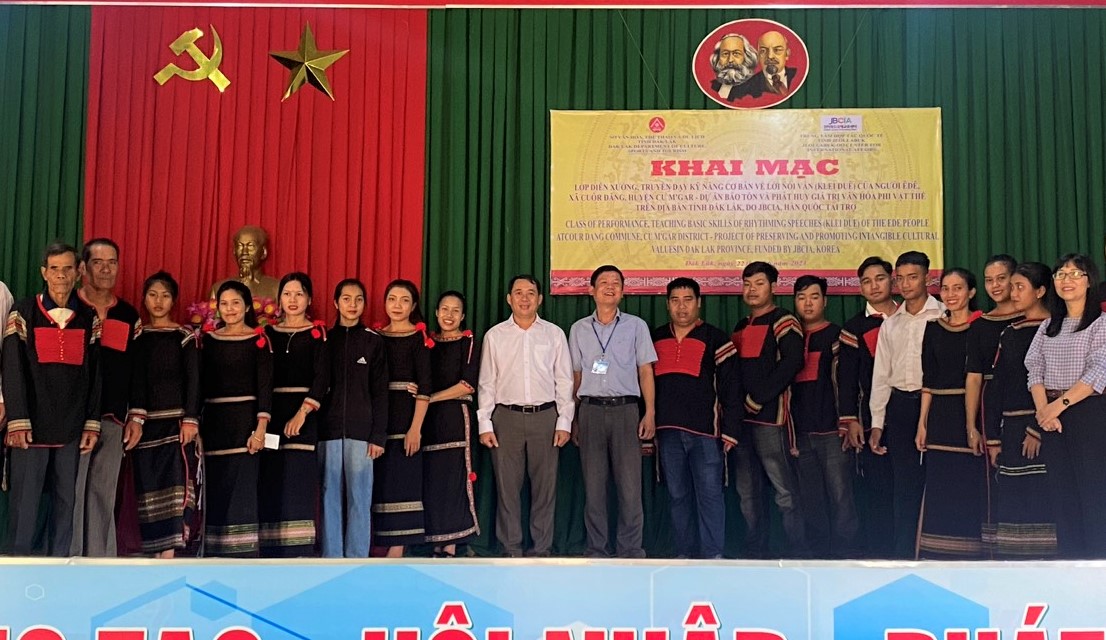 Khai mạc Lớp diễn xướng, truyền dạy kỹ năng cơ bản về lời nói vần của người Êđê