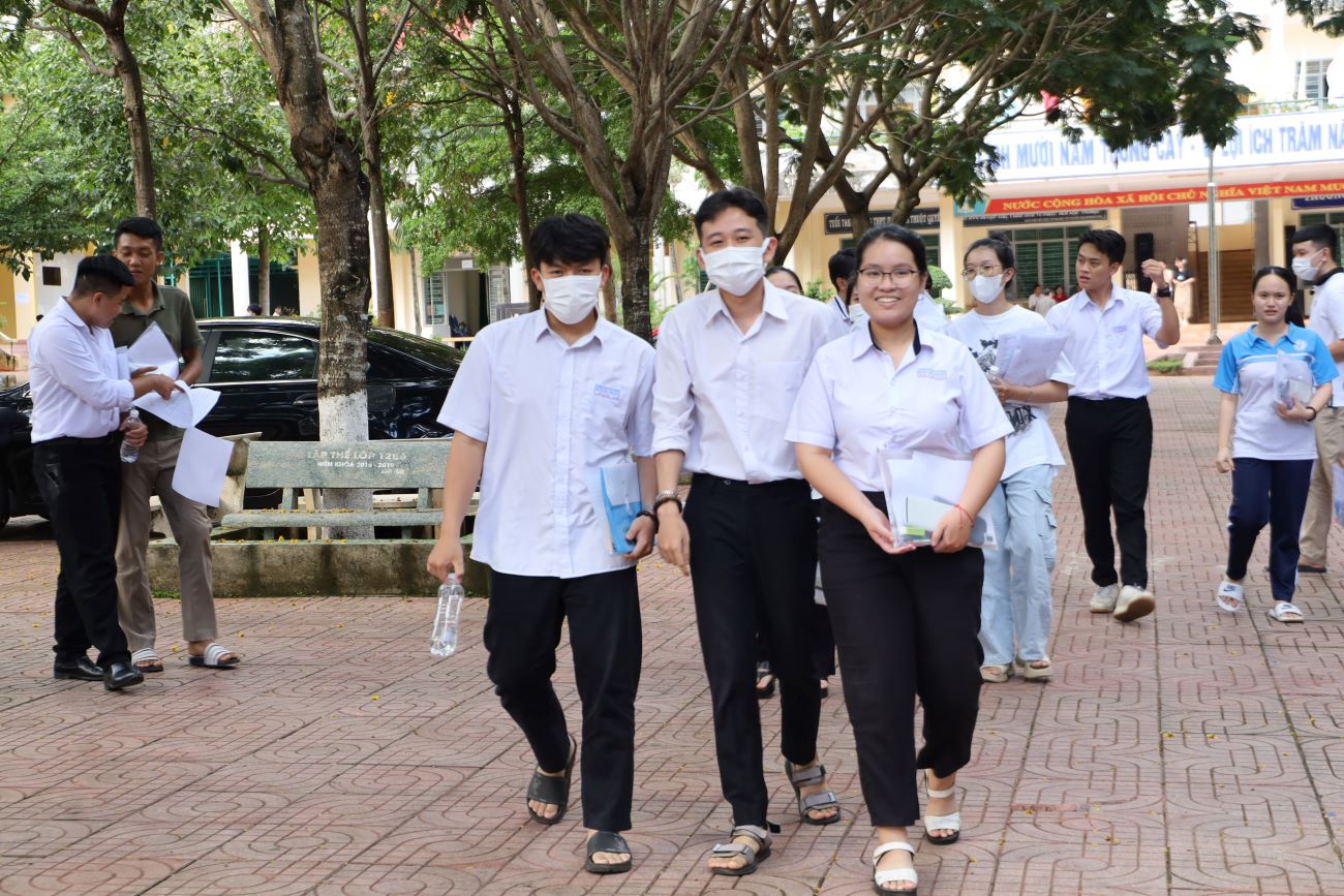 Thí sinh nhận định đề thi Toán tốt nghiệp THPT năm 2023 vừa sức