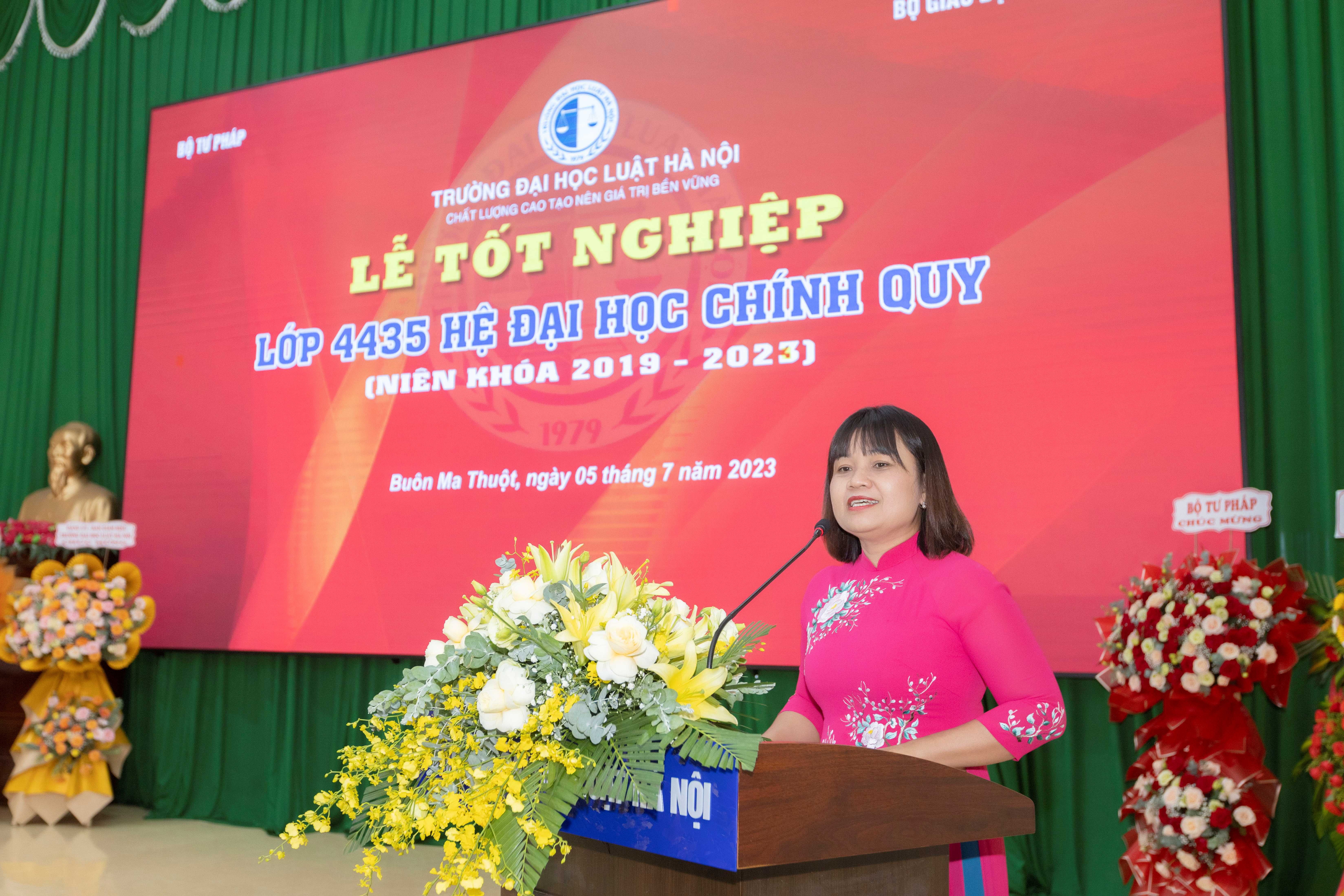 Trường Đại học Luật Hà Nội trao 51 bằng cử nhân chính quy đầu tiên tại Đắk Lắk