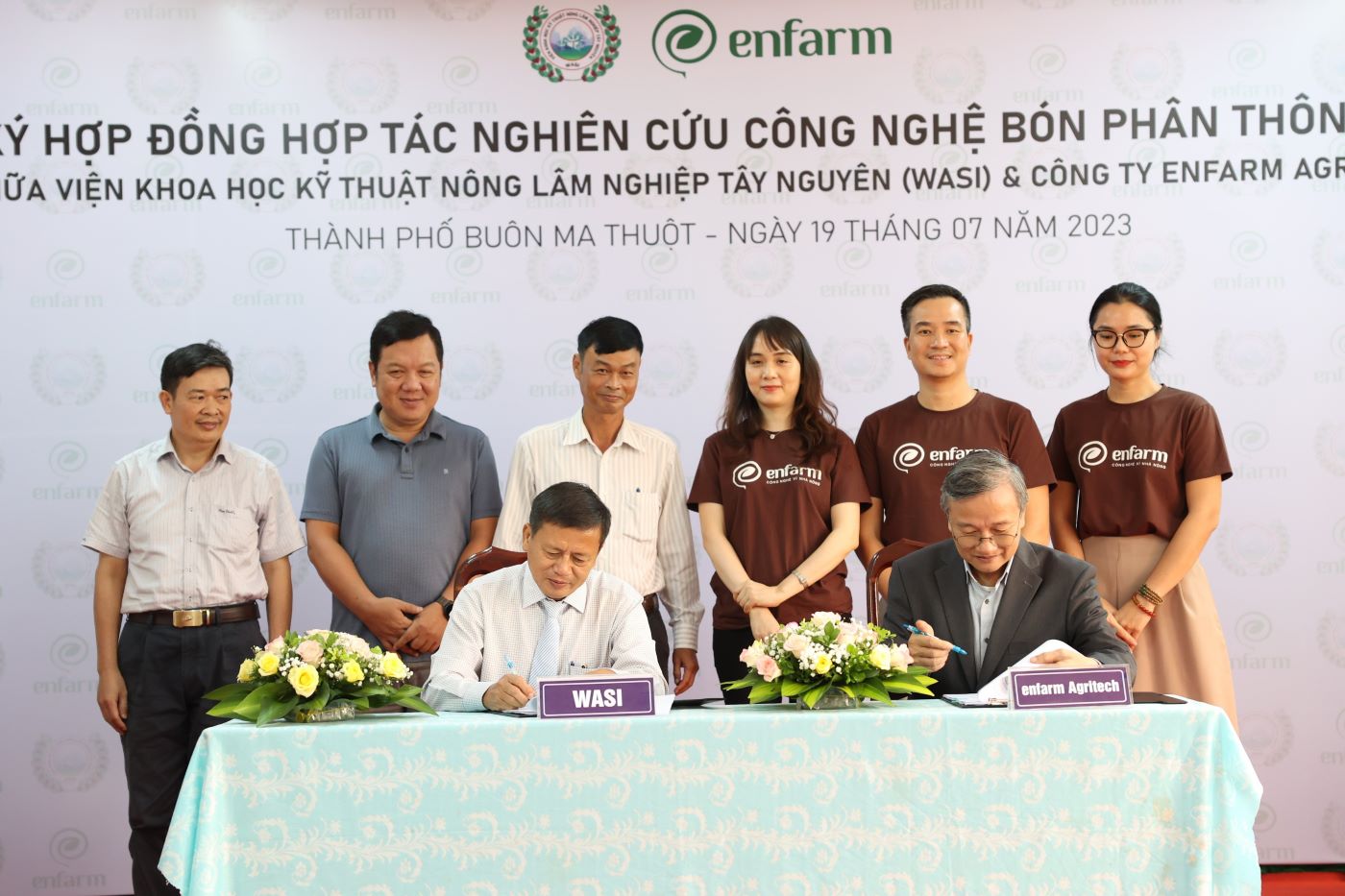 Ký kết hợp đồng hợp tác nghiên cứu công nghệ bón phân thông minh