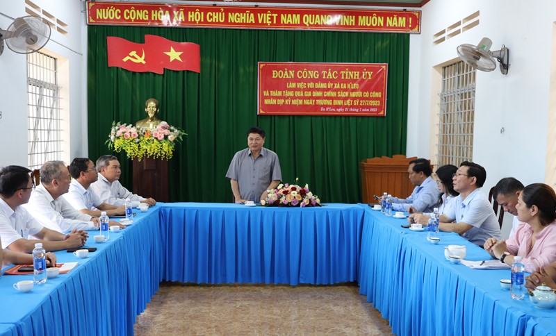 Phó Bí thư Thường trực Tỉnh ủy Phạm Minh Tấn làm việc với Đảng ủy xã Ea H’leo