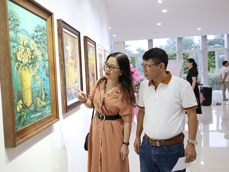 Khai mạc Triển lãm Mỹ thuật "Chiêng màu"