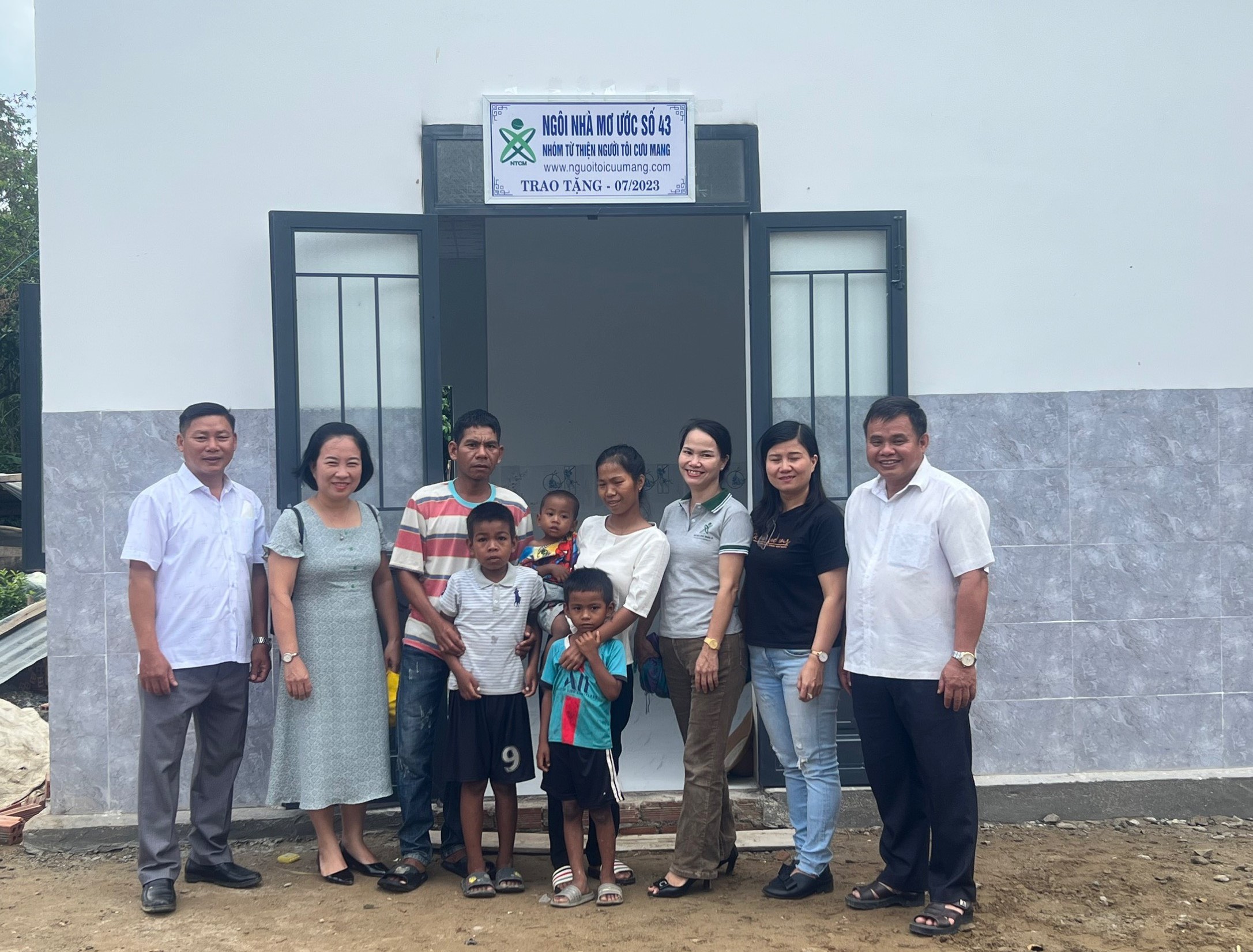 Bàn giao “Ngôi nhà mơ ước số 43” cho hộ đồng bào dân tộc thiểu số có hoàn cảnh khó khăn