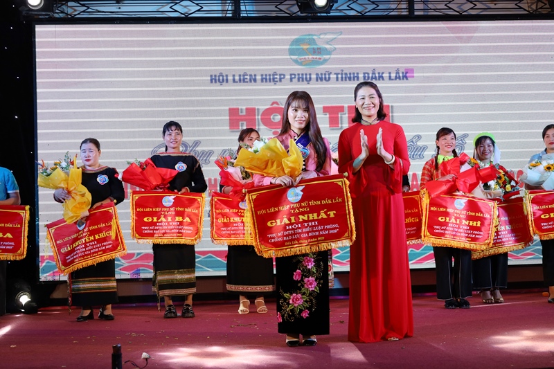 Hội thi Phụ nữ dân tộc thiểu số tìm hiểu Luật phòng chống bạo lực gia đình năm 2022