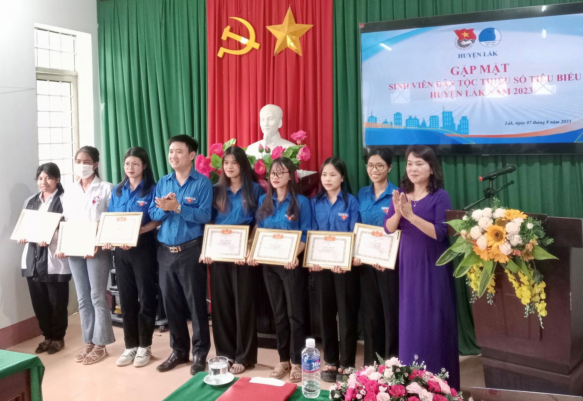 Huyện Lắk gặp mặt sinh viên dân tộc thiểu số năm 2023