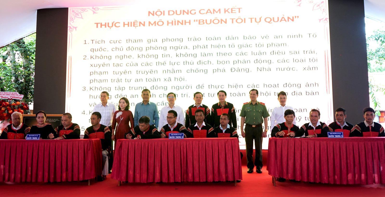 Phó Thủ tướng Chính phủ Trần Lưu Quang tham dự Ngày hội Toàn dân bảo vệ an ninh Tổ quốc năm 2023 tại thị xã Buôn Hồ