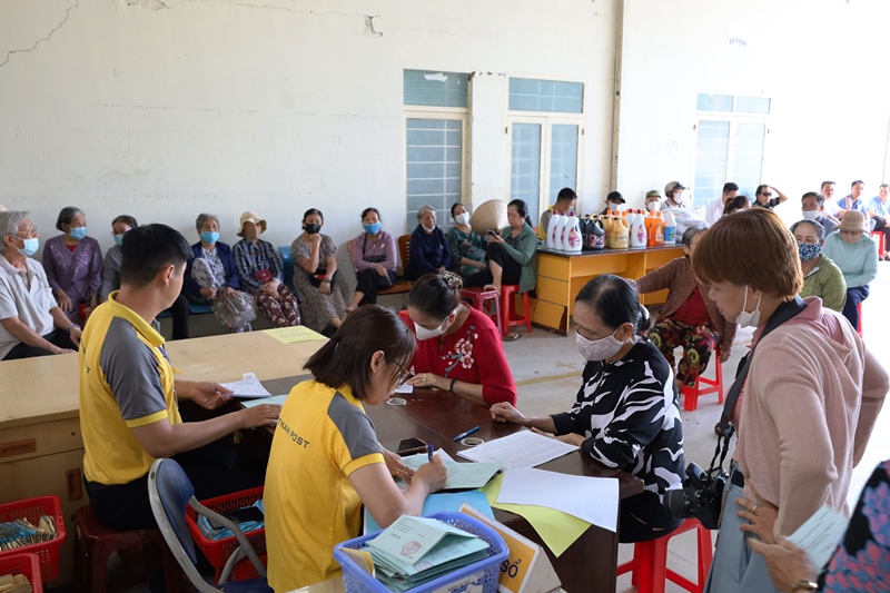 Đắk Lắk chi trả lương hưu và trợ cấp BHXH theo mức mới cho trên 26 nghìn đối tượng