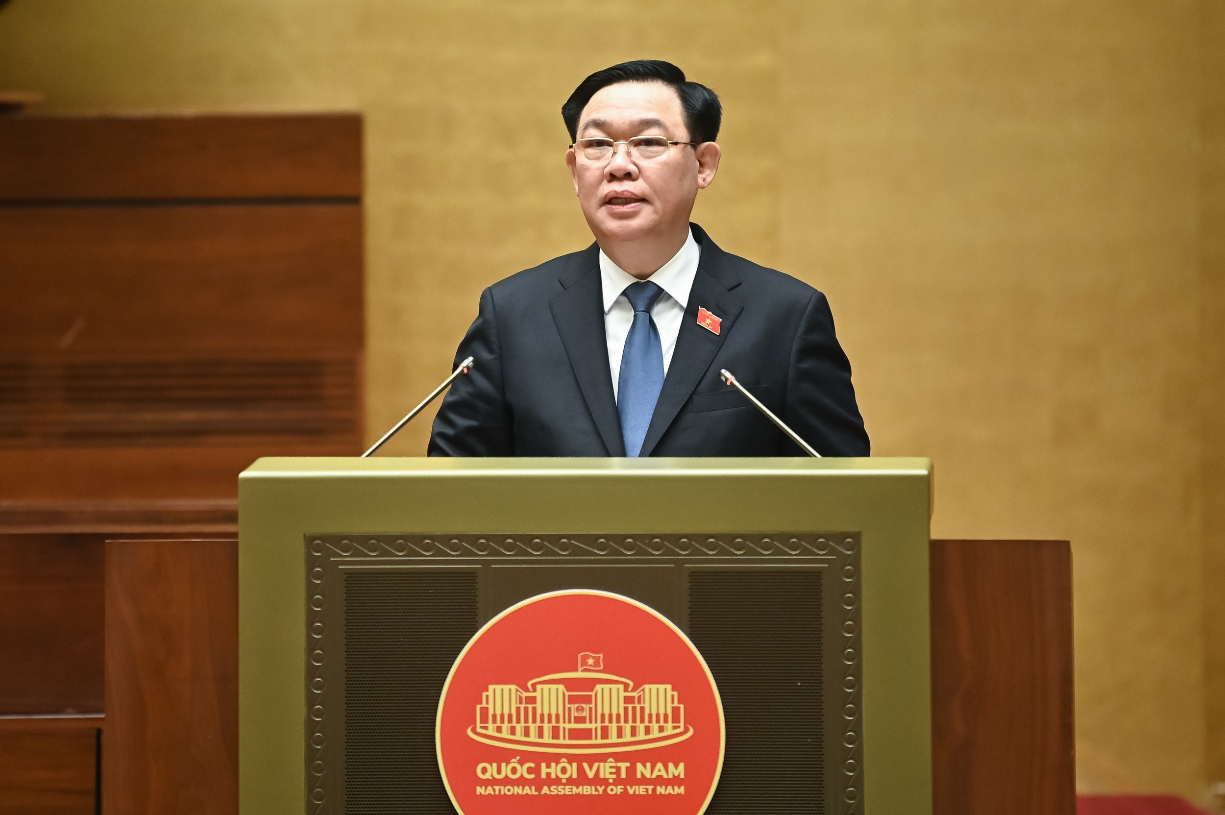 Tiến hành chất vấn và trả lời chất vấn nhóm vấn đề thuộc lĩnh vực của Bộ Tư pháp