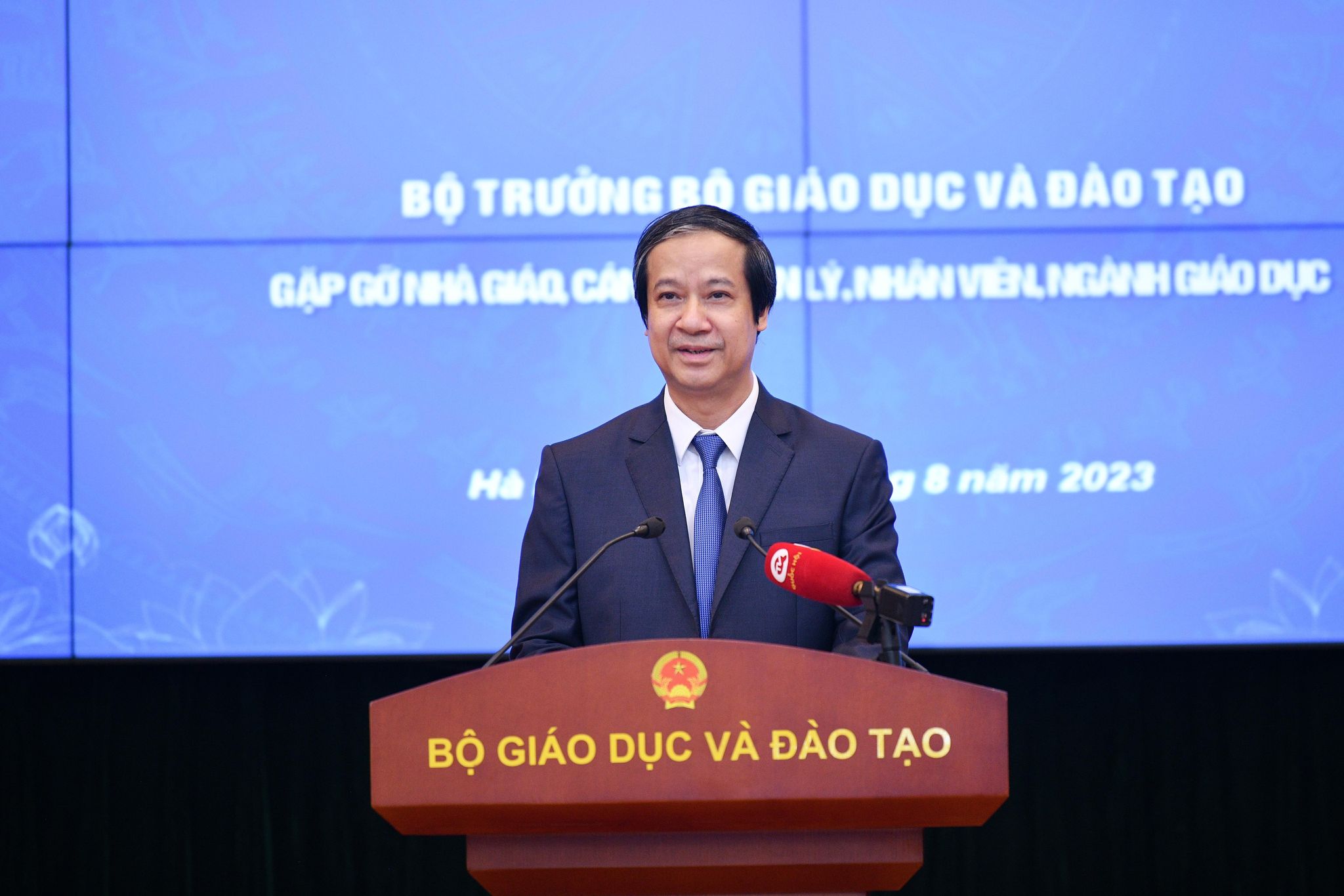 Bộ trưởng Bộ Giáo dục và Đào tạo gặp gỡ nhà giáo, cán bộ quản lý, nhân viên ngành giáo dục