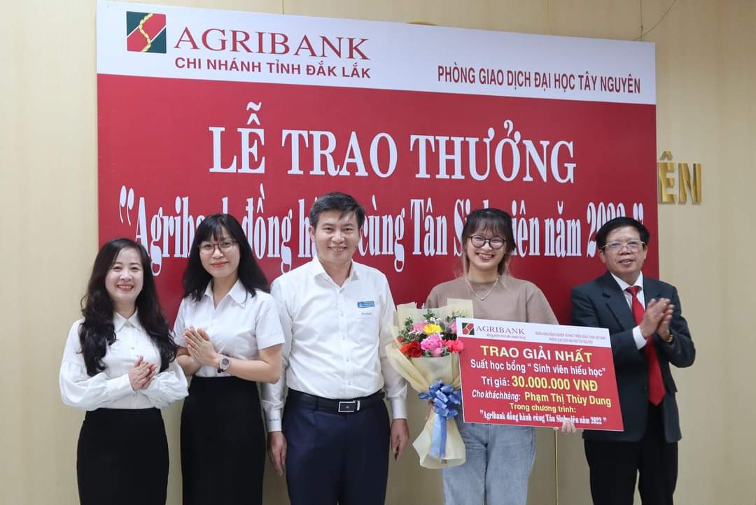 Agribank đồng hành cùng tân sinh viên