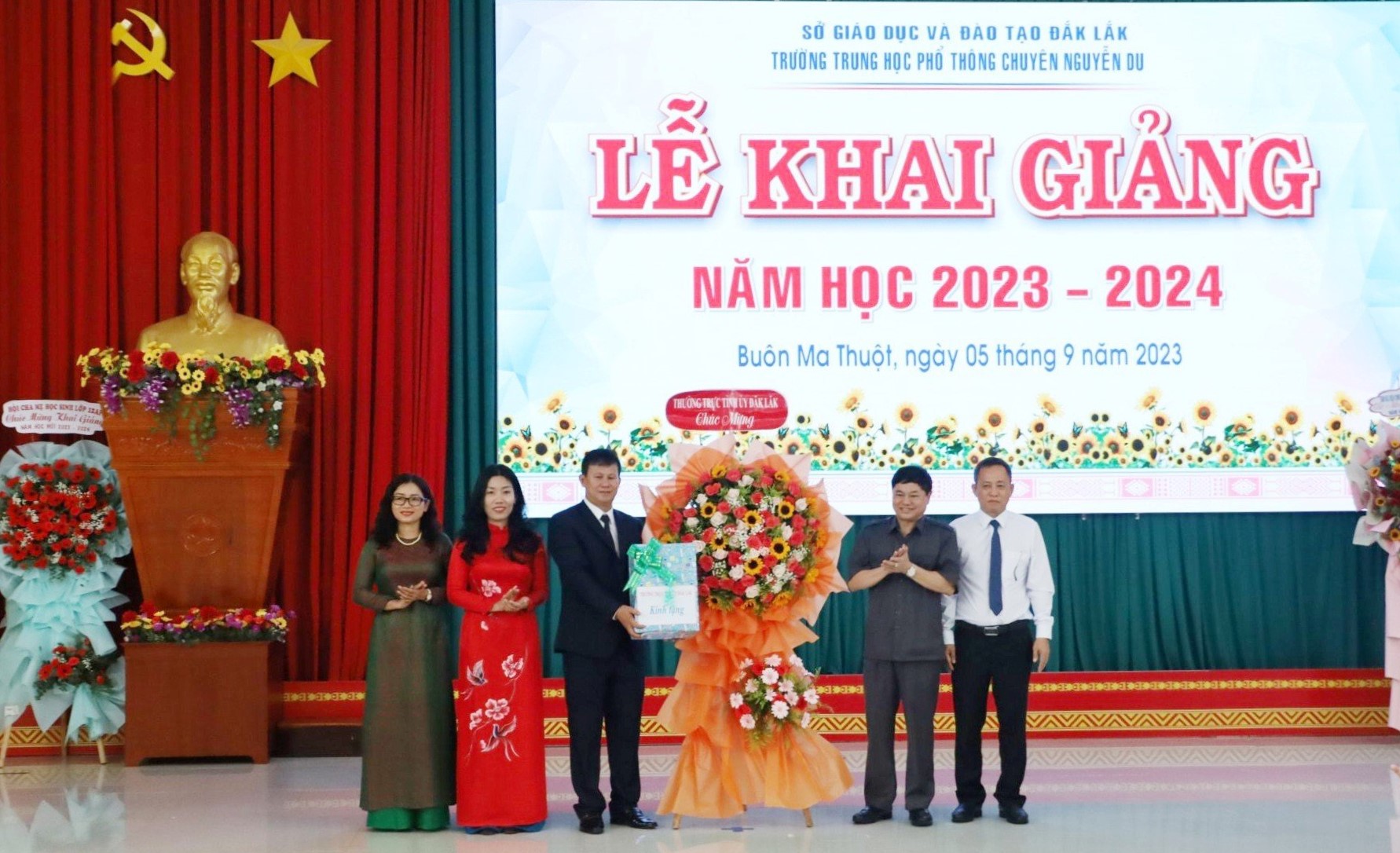 Trường THPT Chuyên Nguyễn Du khai giảng năm học mới 2023-2024