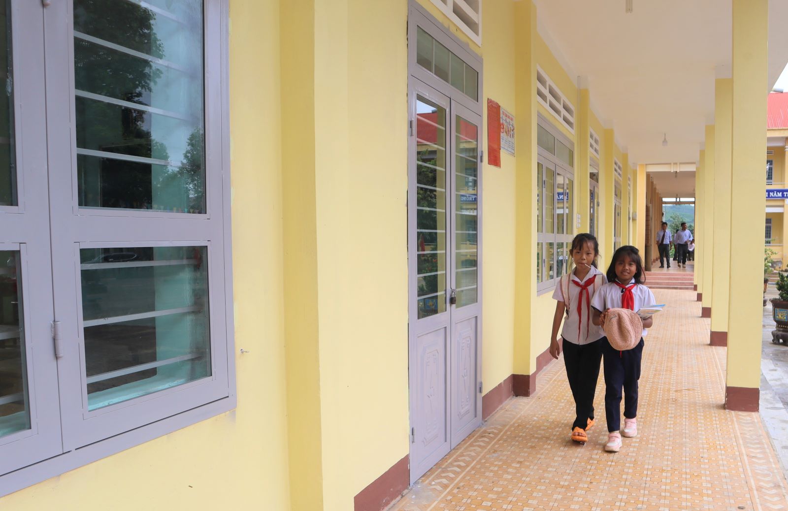 Niềm vui ngày tựu trường của thầy trò vùng sâu