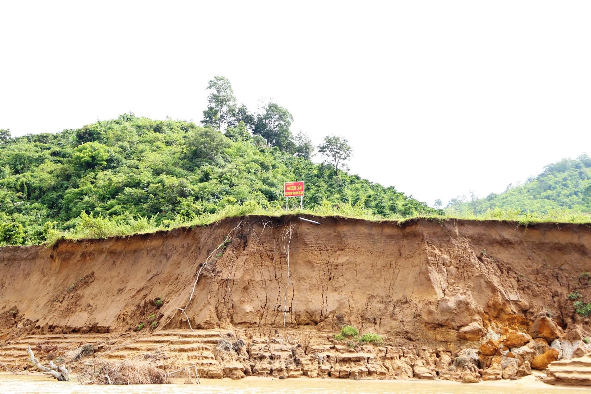 Yêu cầu 2 doanh nghiệp dừng hoạt động khai thác cát trên sông Krông Ana đoạn qua địa bàn huyện Lắk.