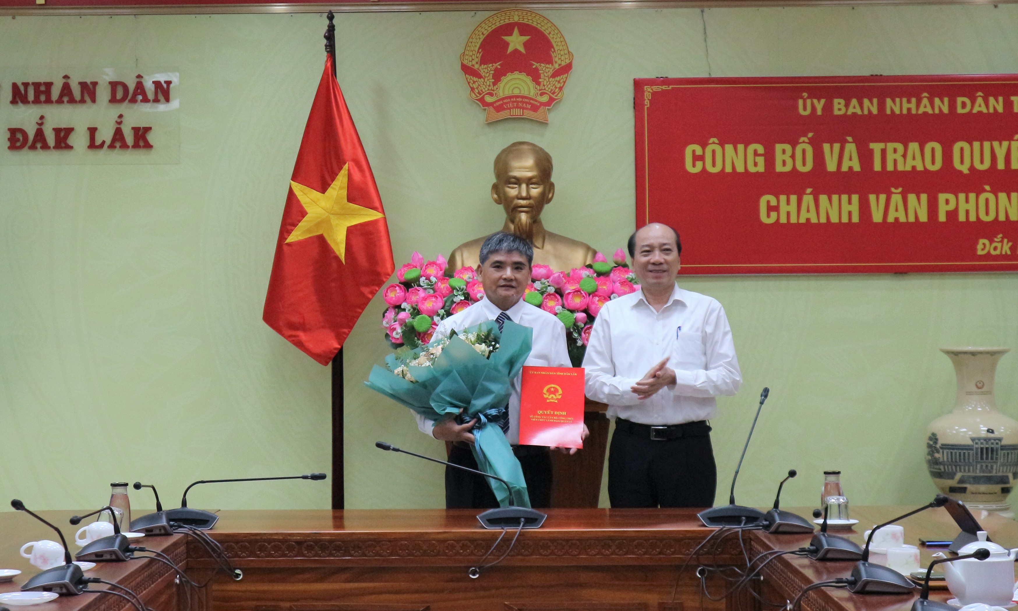 Đồng chí Nguyễn Đức Vinh được bổ nhiệm giữ chức vụ Chánh Văn phòng UBND tỉnh