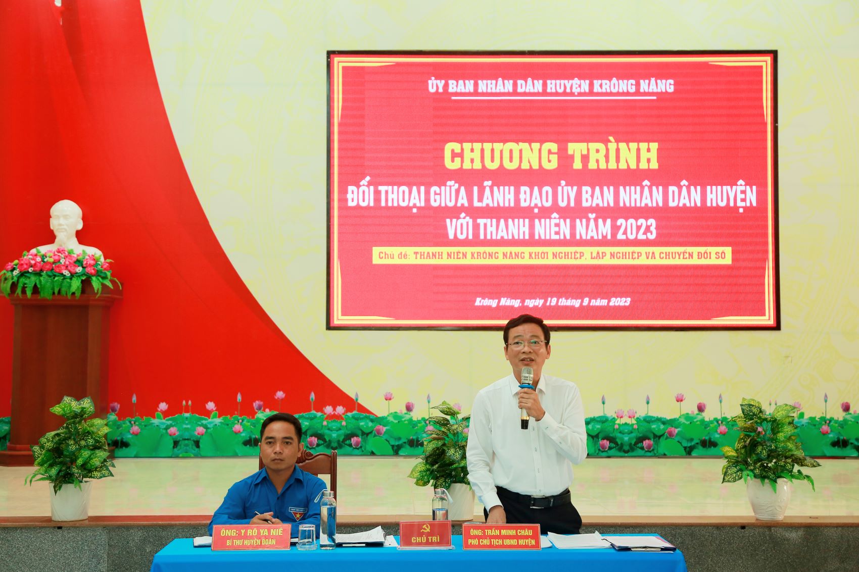 Lãnh đạo UBND huyện Krông Năng đối thoại với thanh niên năm 2023
