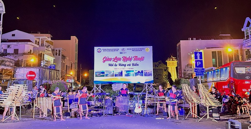 Đắk Lắk quảng bá văn hóa cồng chiêng và âm nhạc Tây Nguyên tại Bình Thuận