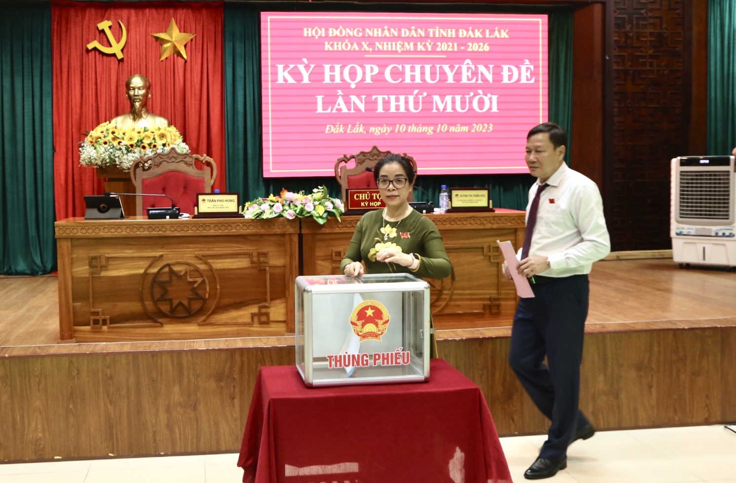 Kỳ họp chuyên đề HĐND tỉnh Đắk Lắk lần thứ X : Lấy phiếu tín nhiệm đối người giữ chức vụ do HĐND tỉnh bầu