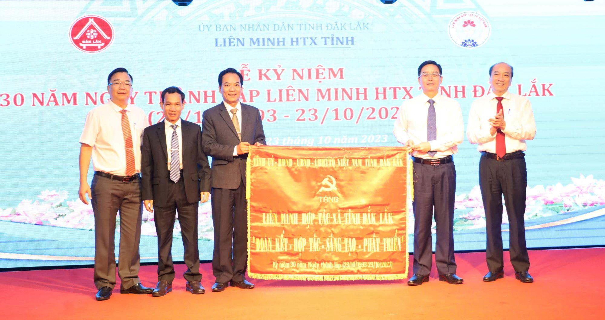Kỷ niệm 30 năm thành lập Liên minh Hợp tác xã tỉnh Đắk Lắk