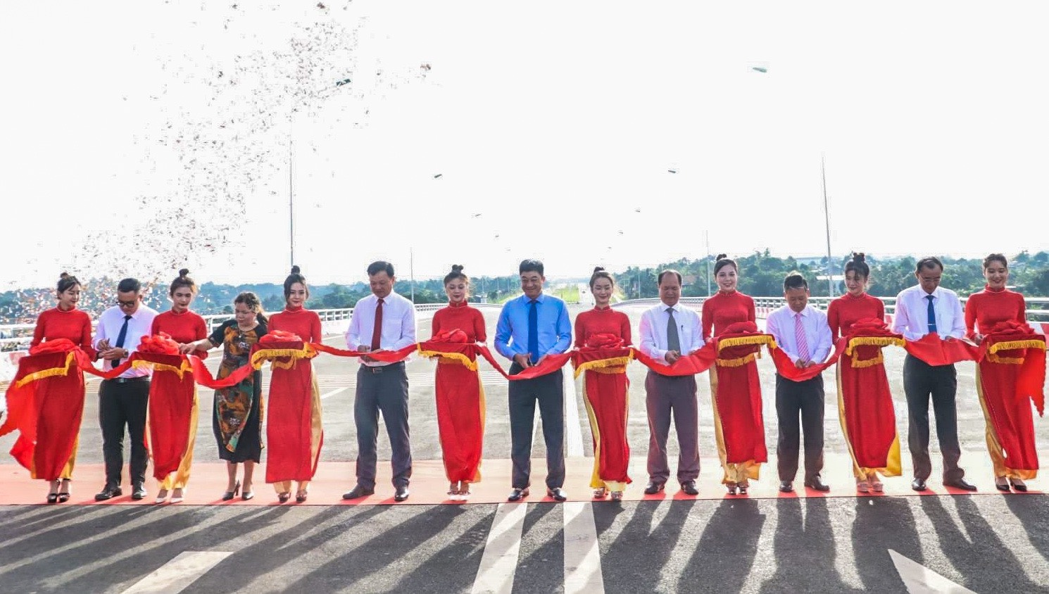 Khánh thành và đưa vào khai thác sử dụng Công trình đường Đông Tây, TP. Buôn Ma Thuột