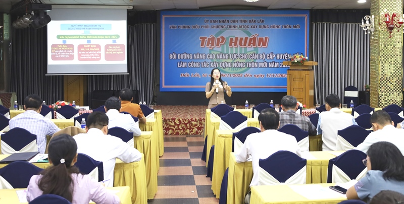 Tập huấn cho cán bộ cấp huyện, xã làm công tác xây dựng nông thôn mới năm 2023
