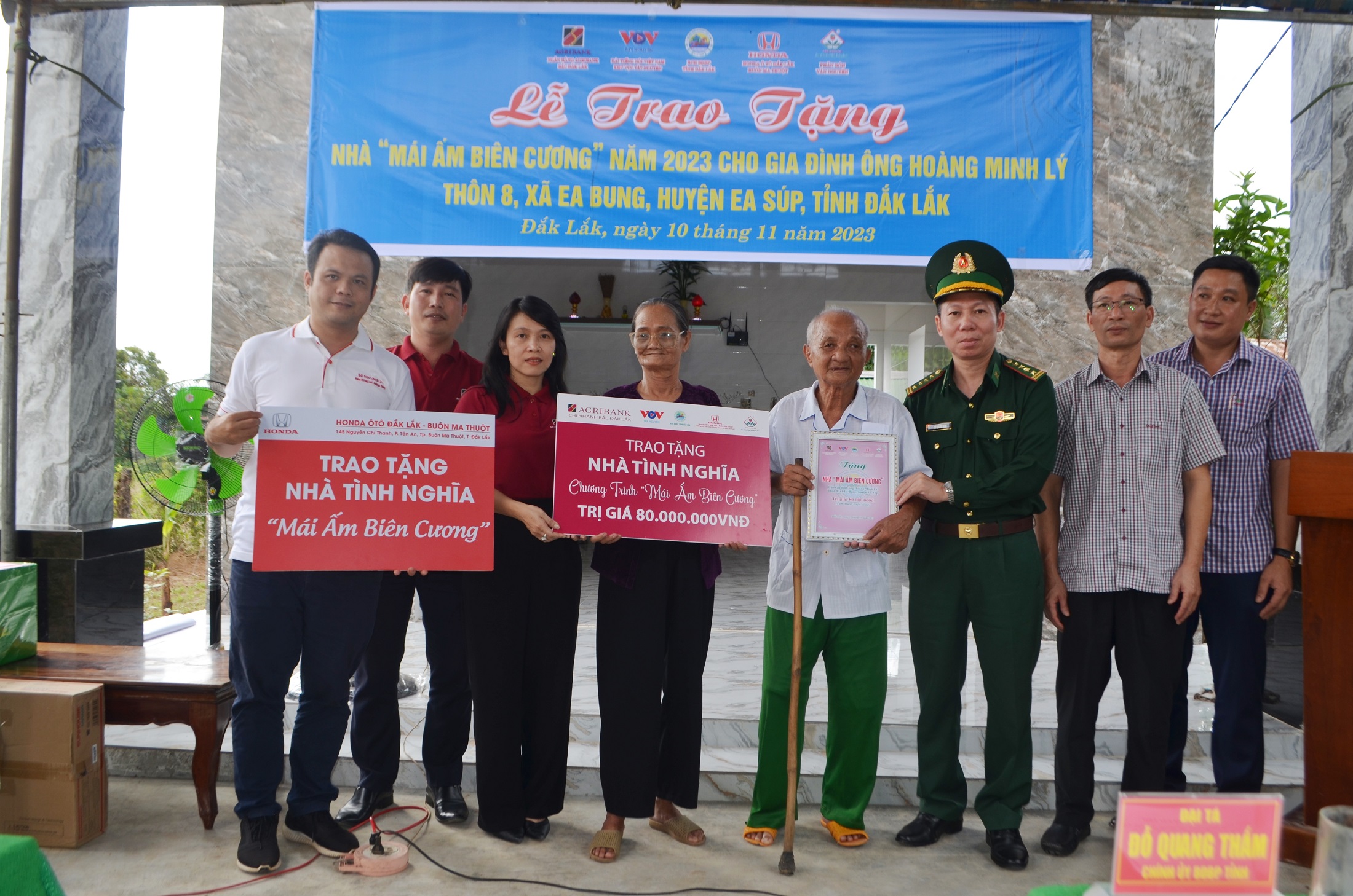 Trao tặng nhà “Mái ấm biên cương” cho hộ nghèo ở biên giới