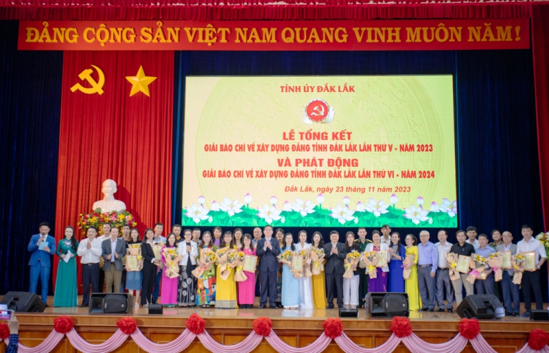 Tỉnh ủy Đắk Lắk trao Giải Báo chí về xây dựng Đảng lần thứ V- Năm 2023