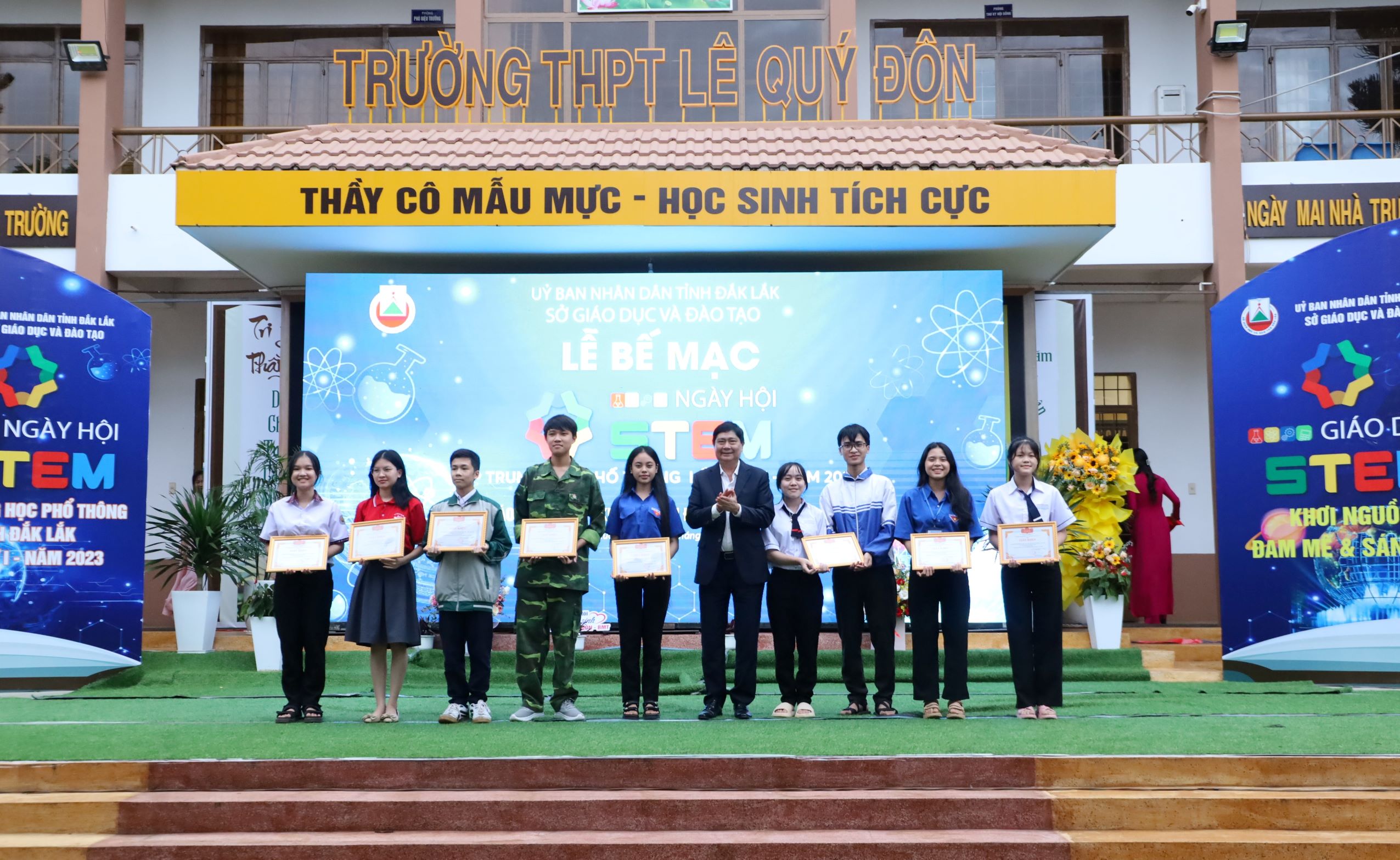 Bế mạc và trao giải Ngày hội STEM cấp THPT tỉnh Đắk Lắk lần thứ I năm 2023