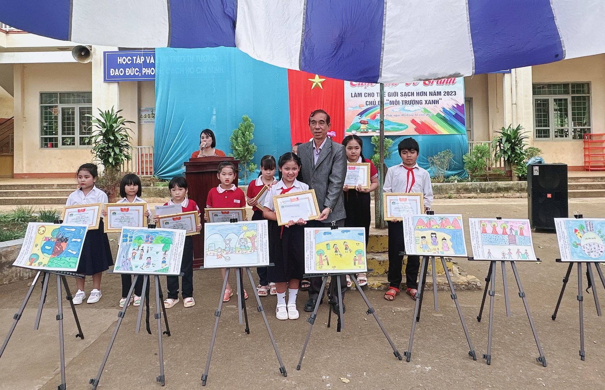 Hội thi vẽ tranh hưởng ứng chương trình “Làm cho thế giới sạch hơn năm 2023”