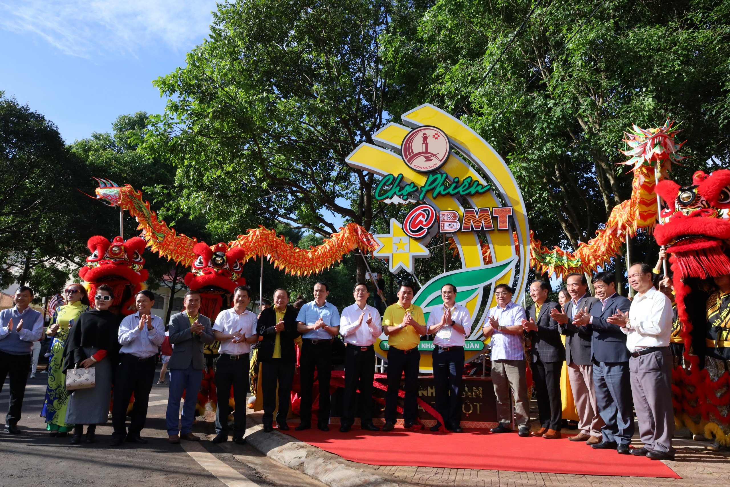 Chợ Phiên Thành phố Buôn Ma Thuột chính thức đi vào hoạt động