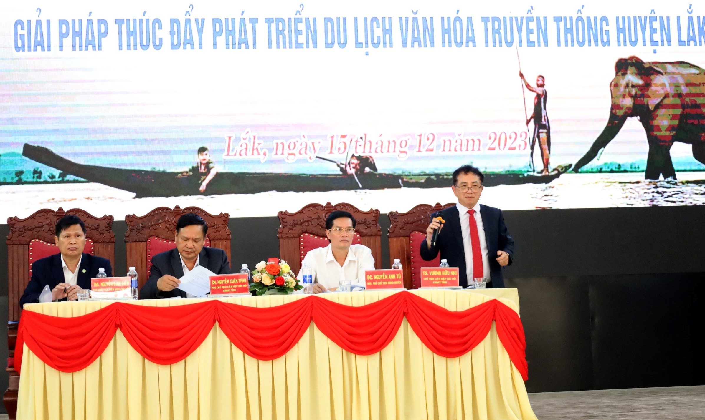 Hội thảo khoa học "Giải pháp thúc đẩy phát triển du lịch văn hóa truyền thống huyện Lắk"