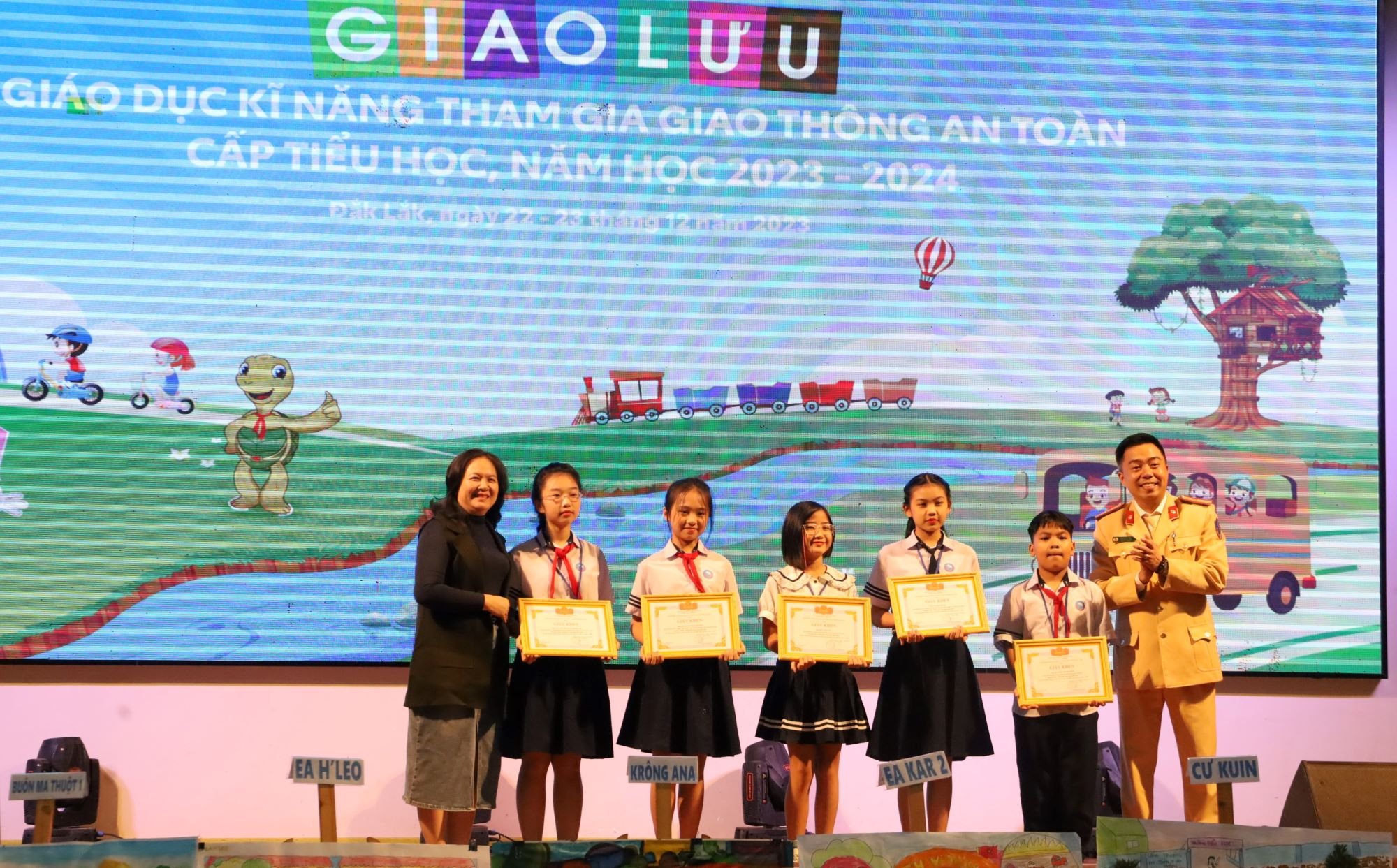 Giao lưu giáo dục kỹ năng tham gia giao thông an toàn cấp tiểu học tỉnh Đắk Lắk năm học 2023-2024