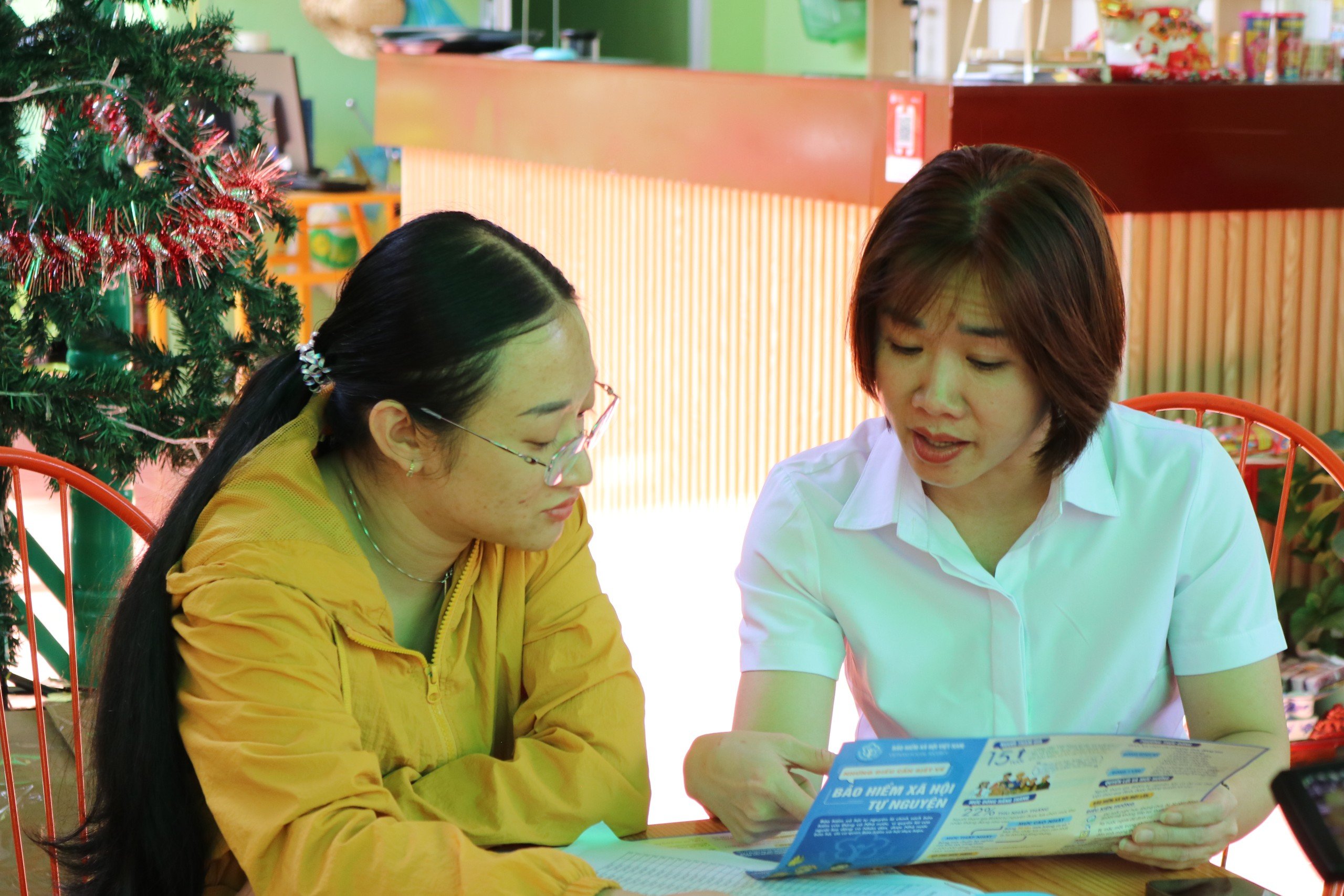 Huyện Lắk  hỗ trợ 274 cán bộ không chuyên trách và người lao động đóng Bảo hiểm xã hội tự nguyện