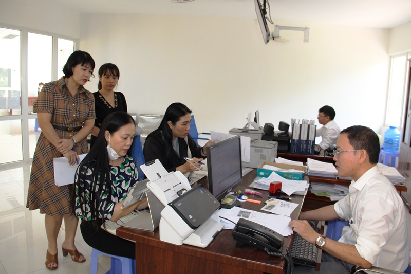 Tập trung hướng dẫn người dân sử dụng dịch vụ công trực tuyến