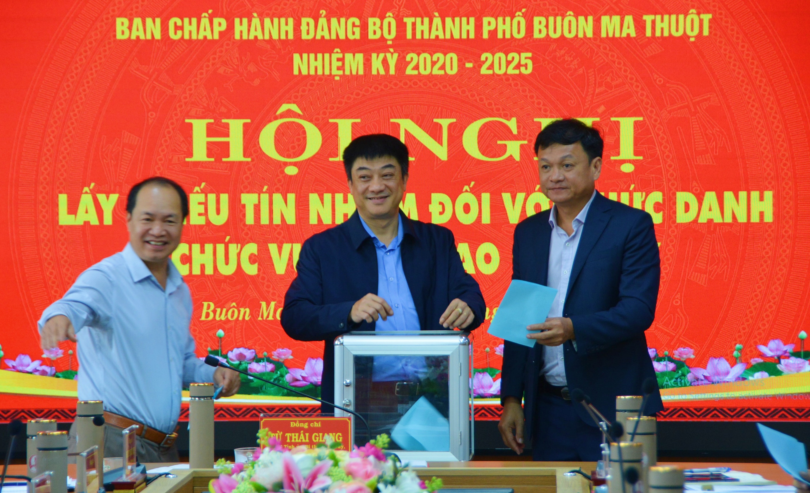 Ban Chấp hành Đảng bộ TP. Buôn Ma Thuột lấy phiếu tín nhiệm đối với chức danh chức vụ lãnh đạo quản lý