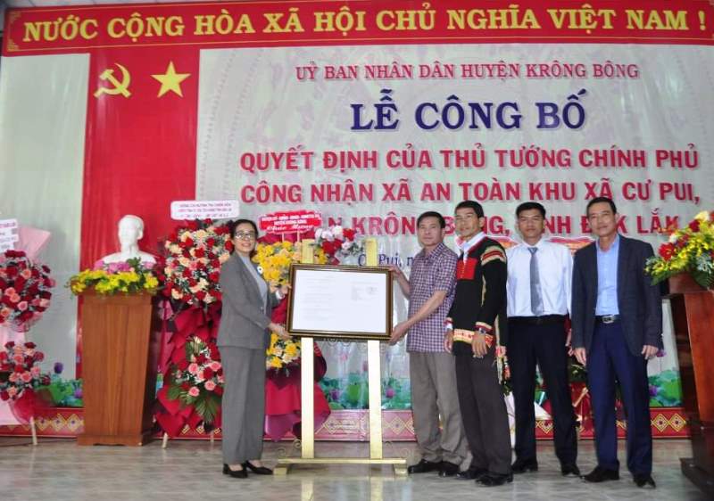 Huyện Krông Bông công bố Quyết định của Thủ tướng chính phủ công nhận “xã an toàn khu” cho  xã Cư Pui